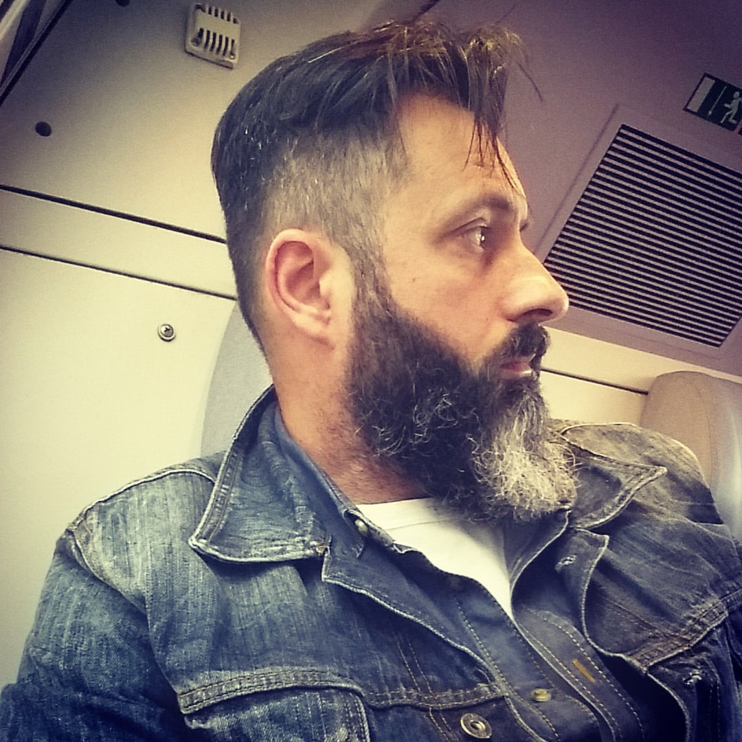 Die alte Platzräuberin in der Bahn