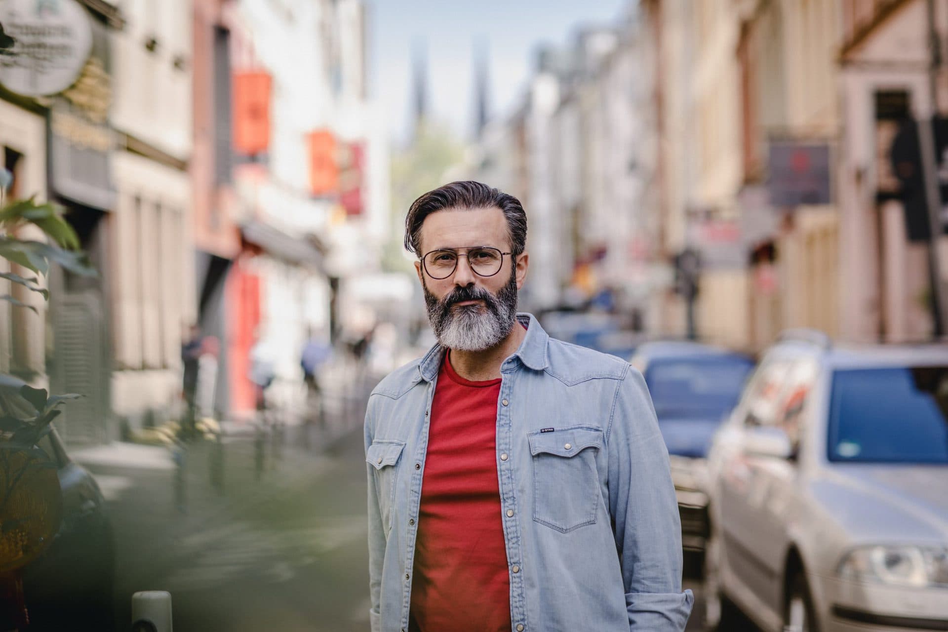 DAS DENKEN ZERFAELLT UND MIT IHR DIE MENSCHLICHKEIT